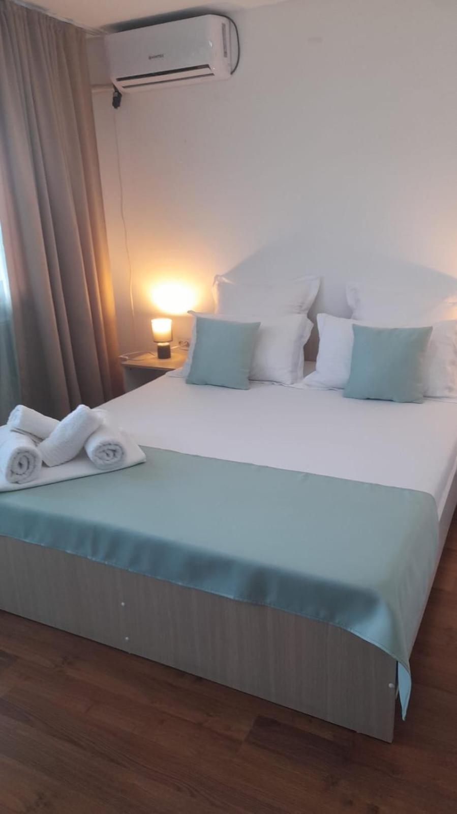 Casa Elena Eselnita Hotell Eksteriør bilde